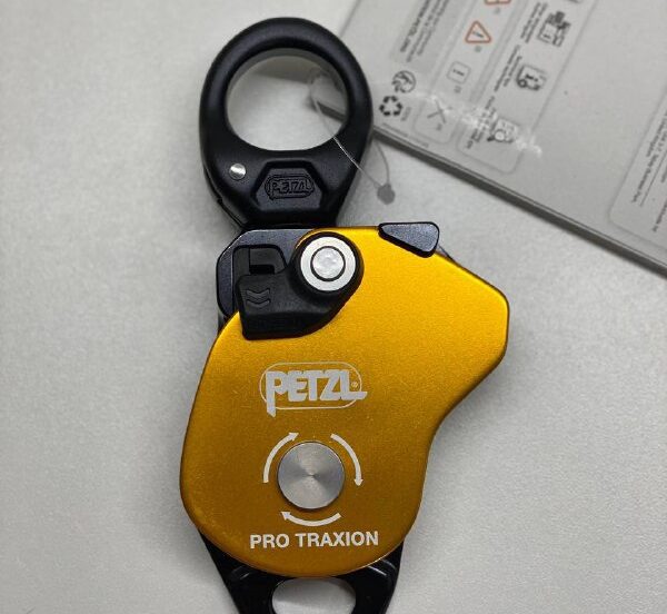 Высокоэффективный ролик с зажимом и вертлюгом PETZL PRO TRAXION