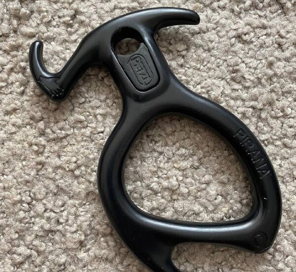 Спусковое устройство PETZL PIRANA