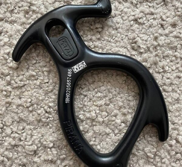 Спусковое устройство PETZL PIRANA