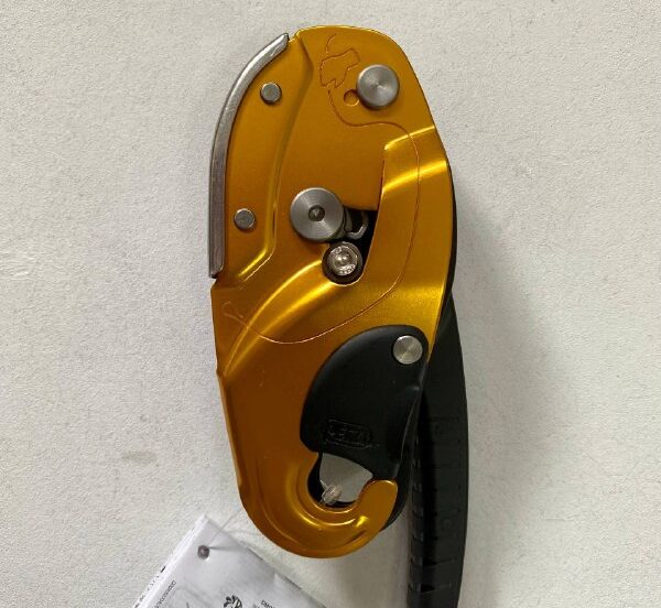 Спусковое устройство PETZL RIG REPAIR 2026г со сменным штуцером